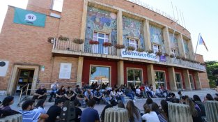 A l'Espluga decenes de persones també es quedaran fins diumenge a l'Escola