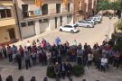 Més de 200 persones es concentren davant l'Ajuntament de Sarral