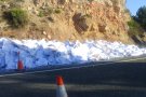Un camió que portava papers perd la càrrega al Coll de Lilla