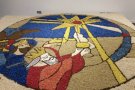 El vitrall de la façana del Museu del Pessebre de Catalunya és present al Centre d’Artesania