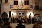 Recordar l'1 d'octubre amb pastisos de llaços grocs