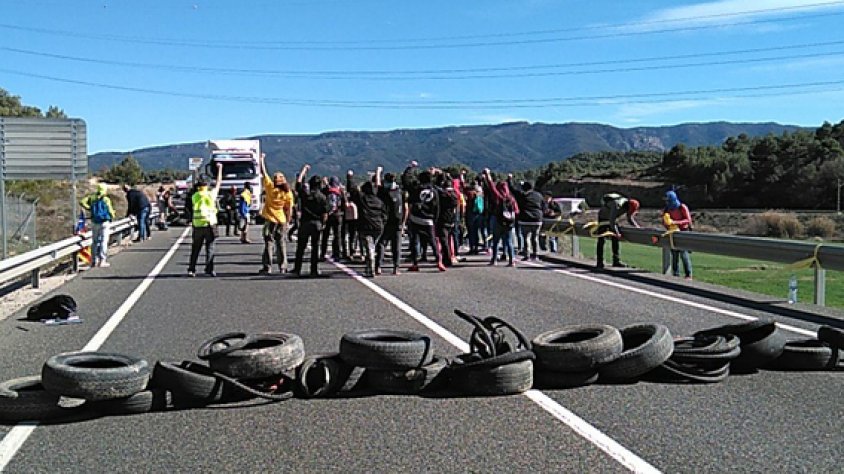 Moment del tall a la N-240 a l'alçada de Vimbodí i Poblet