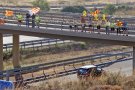 Els ponts de l'AP-2, ben reivindicatius al seu pas per la comarca