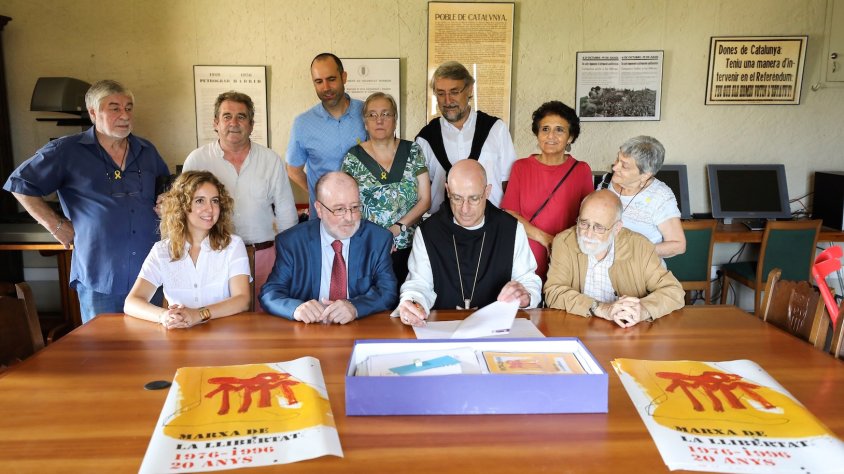 Moment de la donació fet a Poblet