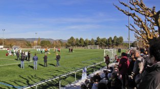 Espluga ja te un camp de futbol de gespa