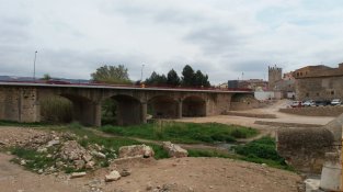 Alta Tabàrnia retira els llaços grocs del Pont Nou de Montblanc