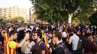 Milers de persones es concentren a la plaça Imperial Tàrraco de Tarragona