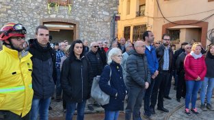 Minuts de silenci en solidaritat als afectats pels aiguats