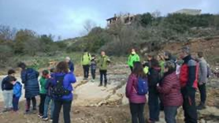 Un centenar de persones participa a la Caminada Popular pel Riu Milans