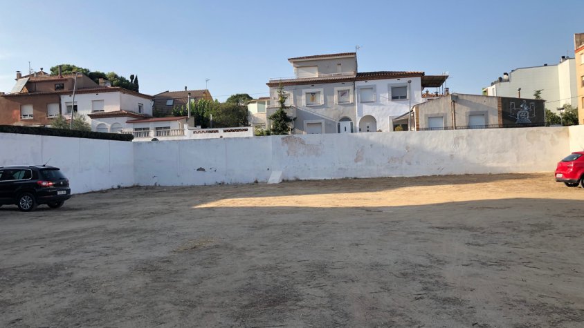 Nou espai d’aparcament als terrenys de l’antiga caserna de la Guàrdia Civil de Montblanc
