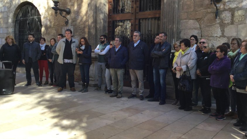 Minuts de silenci en solidaritat als afectats pels aiguats