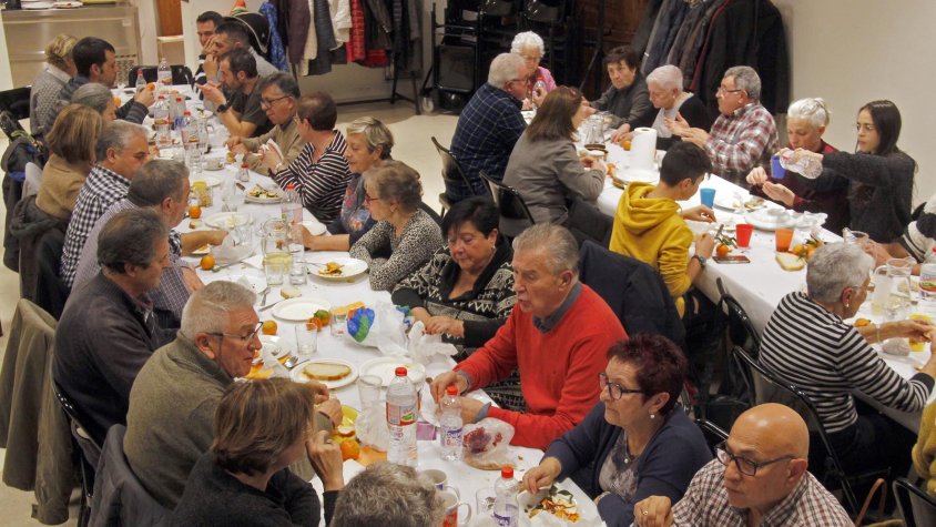 Amb el sopar de veïns comencen els actes de la Festa Major de Conesa