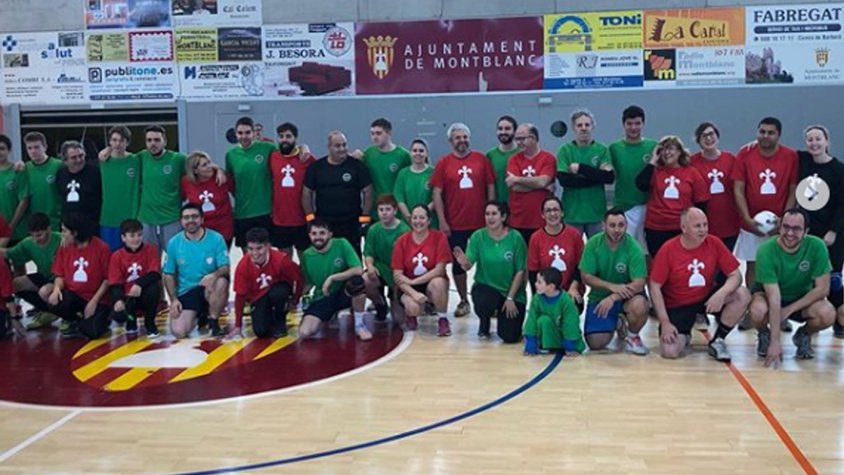 El partit entre l'Ajuntament de Montblanc i el Seguici popular recapta 300 euros per la Marató
