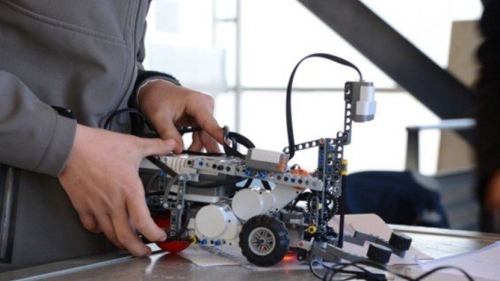 El Govern obre una bossa d'ajuts per fomentar la participació de l'alumnat en concursos internacionals tecnològics i científics