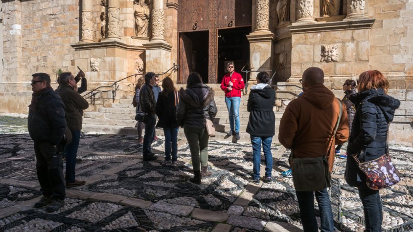 El factor climàtic i la inestabilitat política frenen el nombre de visites guiades a Montblanc durant el 2019