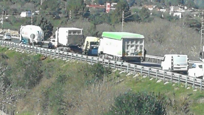 Accident múltiple a la C-14 en el terme de Vilaverd