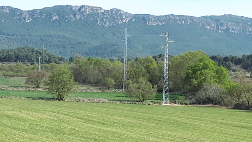 Endesa tanca una anella elèctrica a Montblanc per a reforçar el servei a la pedania de Prenafeta
