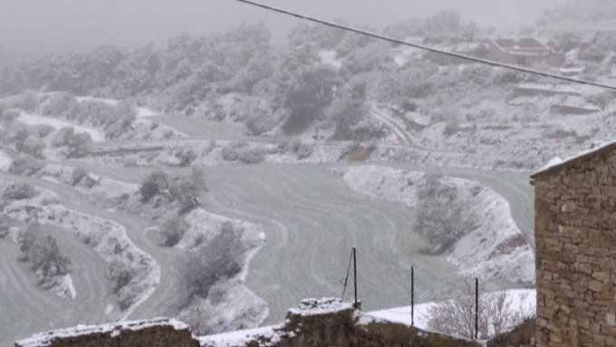 Imatges de la nevada d'aquest dijous a alguns punts de la Conca de Barberà
