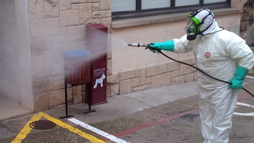 La Diputació de Tarragona amplia les tasques de desinfecció d'espais públics a més municipis i ja en són gairebé un centenar
