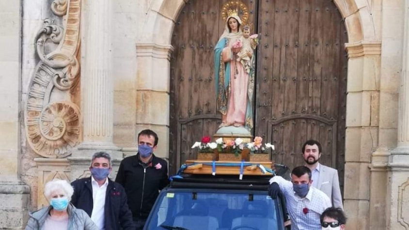 Processó de la Verge del Roser insòlita a Barberà