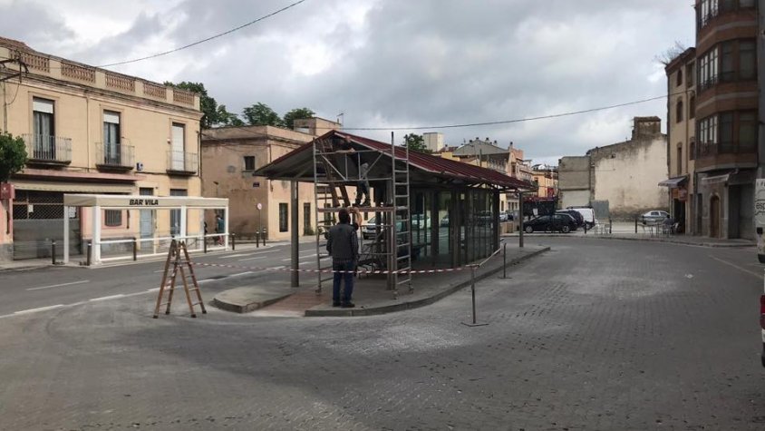 Tasques de restauració de la parada d'autobsos de Montblanc