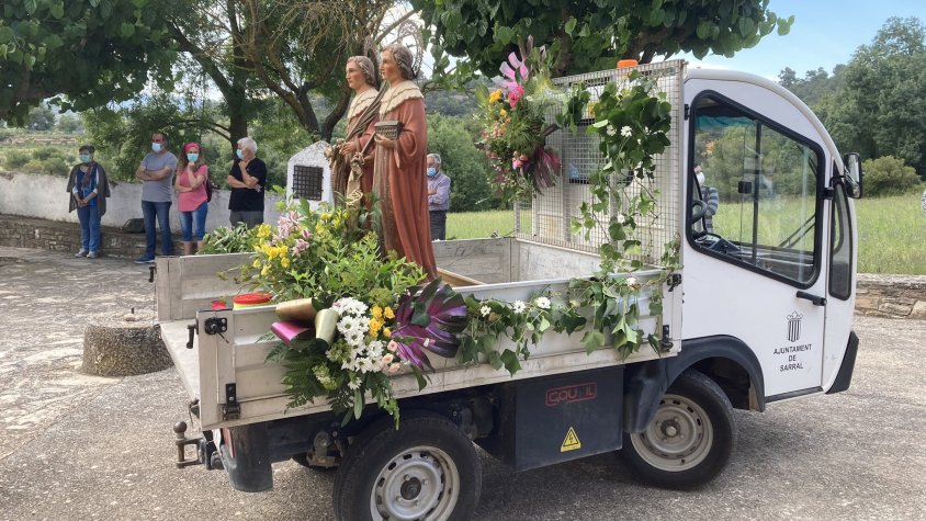 Les imatges de Sant Cosme i Sant Damià baixen al poble a Sarral