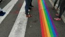 L’Ajuntament de l’Espluga se suma a la iniciativa de pintar la bandera LGTBI a alguns passos de vianants del municipi