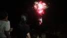 Bengales als balcons i castells de focs per celebrar la revetlla des de casa a l'Espluga de Francolí 