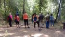 Personal de l’àmbit sanitari realitza un bany de bosc a l’itinerari forestal terapèutic del Paratge Natural de Poblet
