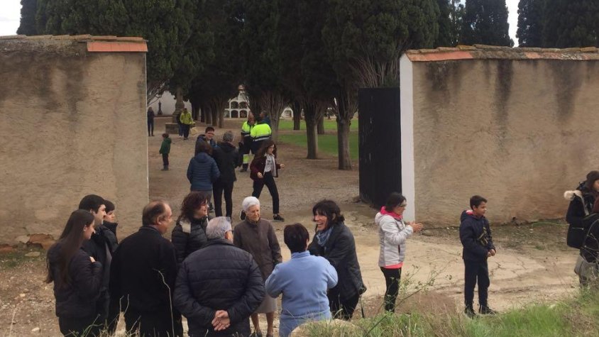 Els comarcans han seguit la tradició de visitar el cementiri