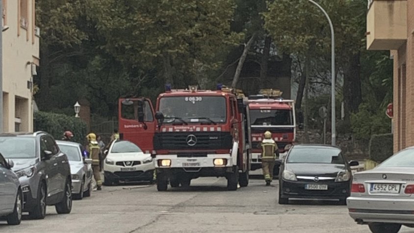 Foc en un quadre elèctric d'un domicili de Montblanc