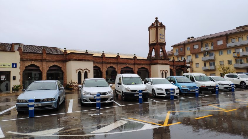 Es reordena la zona d'aparcaments i pas de vianants de la plaça del Sindicat de Montblanc