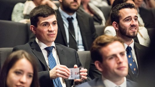Més de 5.000 estudiants i investigadors han rebut una beca de la Fundació ”la Caixa” 