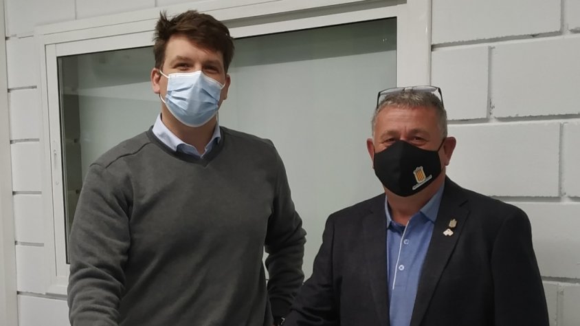 A l’esquerra, el gerent de CV Médica, Josep Àngel Ramia, i a la dreta, l’alcalde de Sarral i conseller comarcal de Benestar Social, Jaume Fornés.