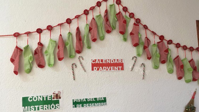 La Biblioteca de l’Espluga proposa descobrir els “Contes misteriosos” en un calendari d’advent gegant