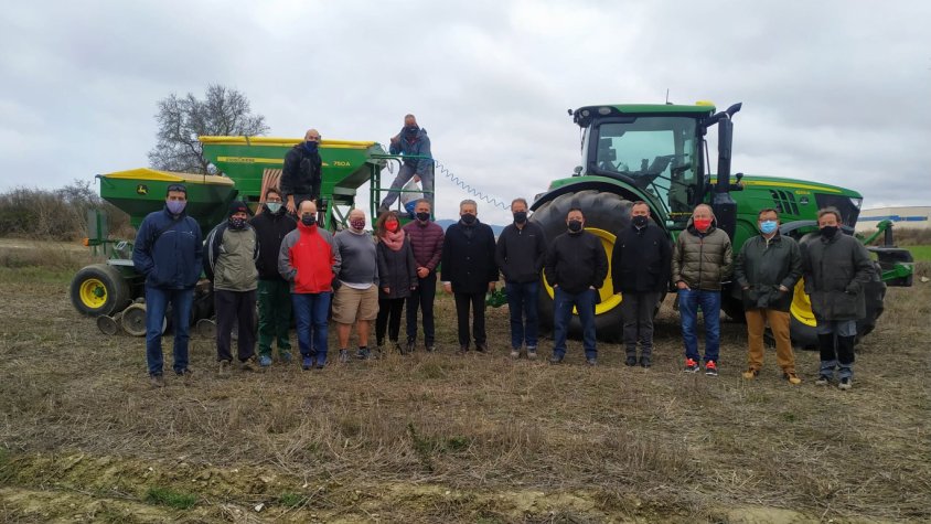 Santa Coloma de Queralt sembra el blat que farà possible la farina Km 0 per produir el Pa de Mestral