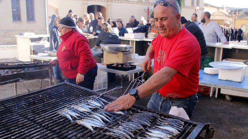 Gran munió de persones a la Festa del Vi Novell de Sarral