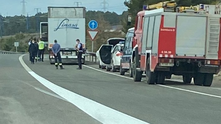Detingut un camioner a la N-240, al terme de Vimbodí i Poblet