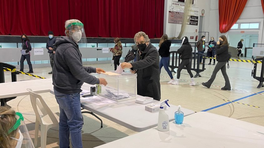 Els candidats de Montblanc i comarca exerceixen el seu dret al vot