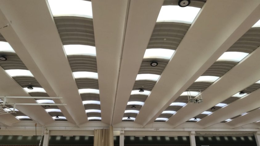 En marxa la reparació del sostre del pavelló de Sarral, amb desenes de goteres causades per la falta total de manteniment durant anys