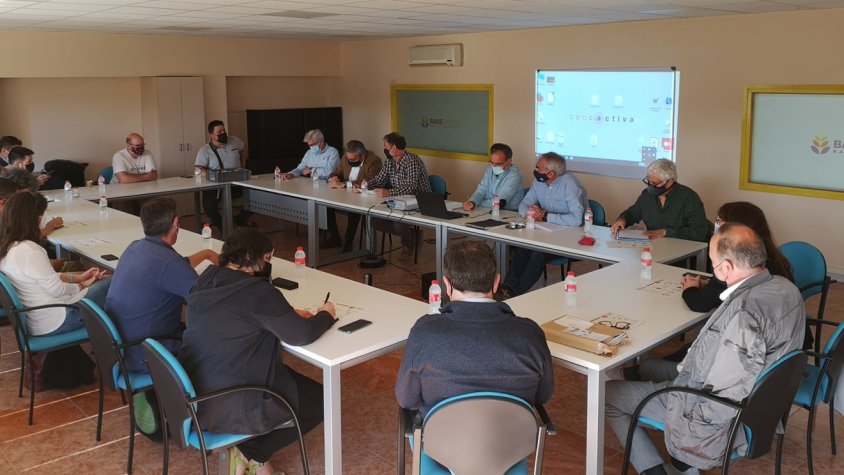 Imatge de la reunió a Santa Coloma el dijous 27 de maig