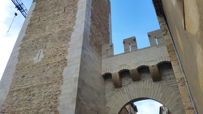 Es retira la bastida i es permet el pas de vehicles al portal de Sant Francesc