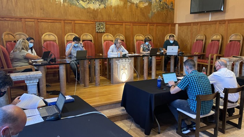 El vot de qualitat de l'alcalde va impedir el trencament d'Agrupament