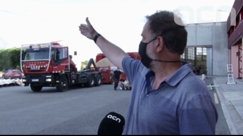 Ramon Mullerat es mostra preocupat per l’abast de l’incendi