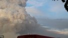 Atenció: Evacuen una urbanització de Sant Martí de Tous i confinen la resta del municipi i Santa Maria de Miralles per l'incendi 