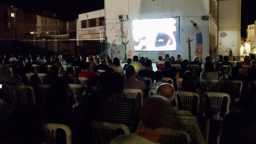 Sarral rememora el passat dels Quintos amb la projecció d’imatges inèdites