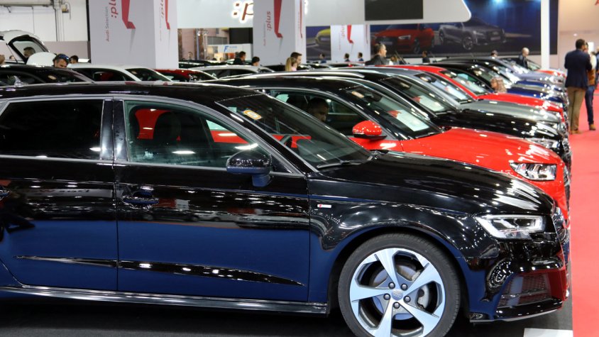 Pla general dels vehicles exposats al Saló de l'Ocasió. Imatge del 30 de novembre de 2019