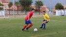 El CF Montblanc ho intenta davant el líder però acaba caient