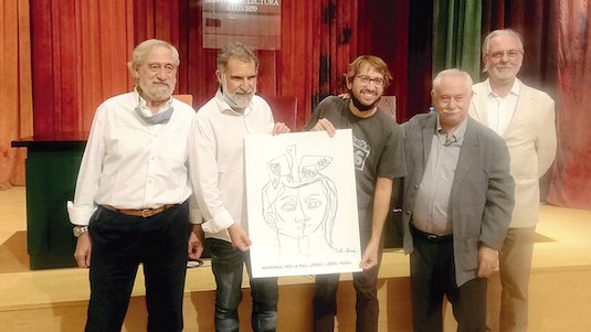 Una litografia del pintor Palau Ferré reconeix anualment la trajectòria dels premiats