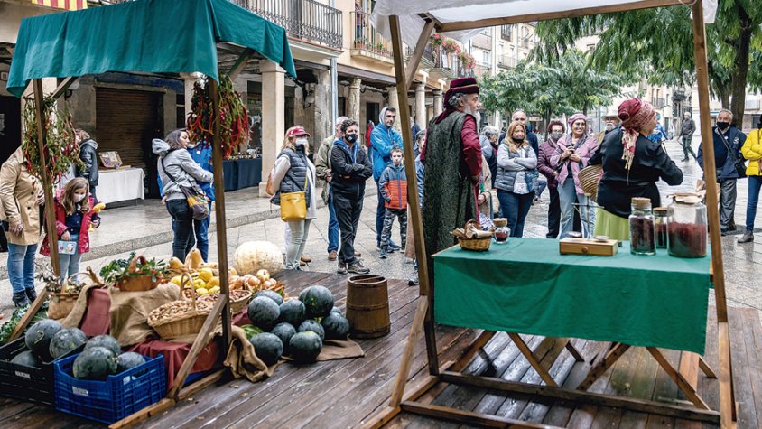 La pluja no desllueix el Som Terra de Safrà a Santa Coloma